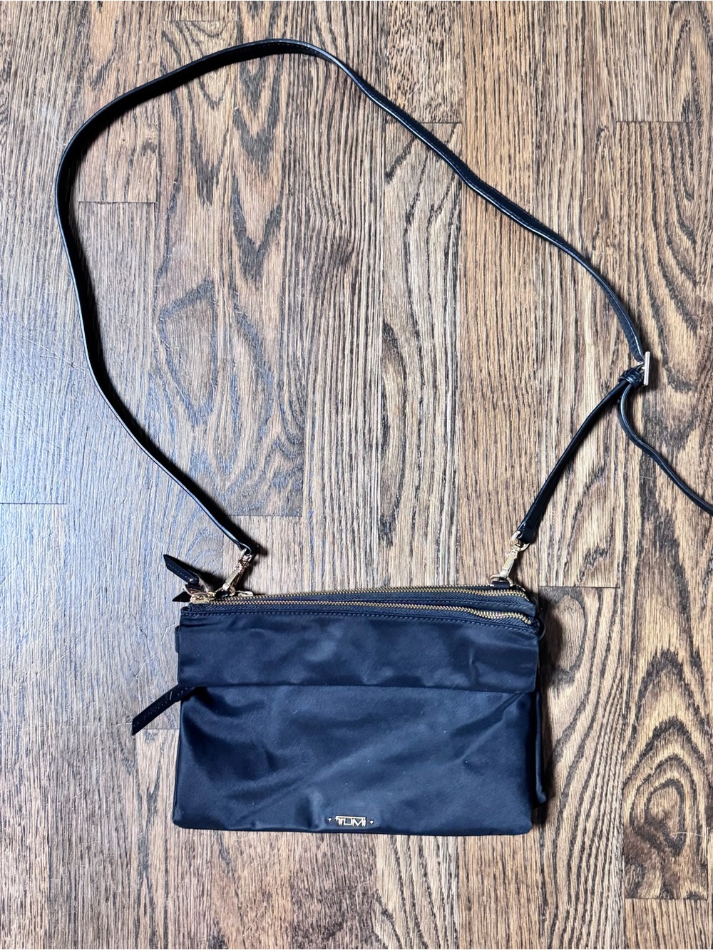 Tumi black Tristen voyager travel pouch crossbody adjustable gold zip purse bag - Picture 4 of 9